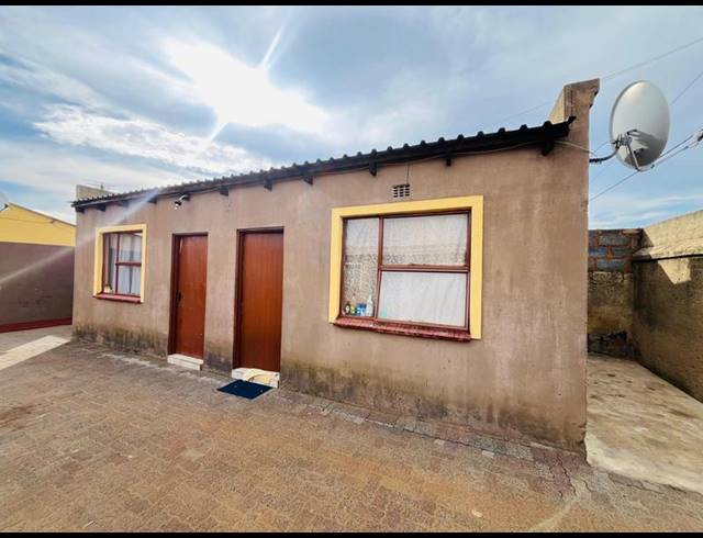 10 BEDROOM HOUSE FOR SALE IN BUHLE PARK